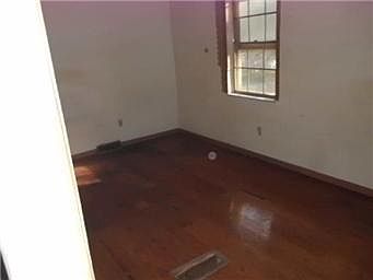 2nd image of 10424 Tullis Ave