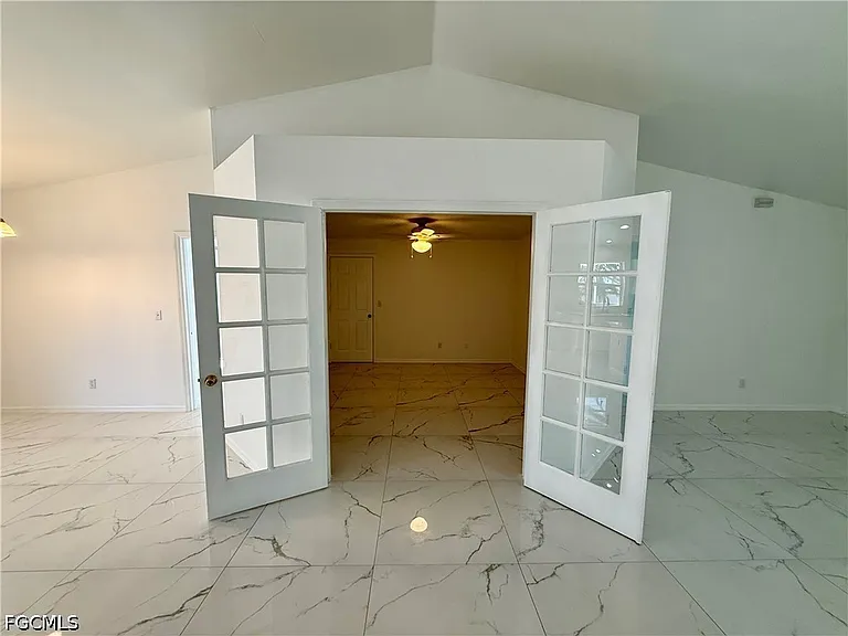 2209 NE 9th Ave — Photo 11