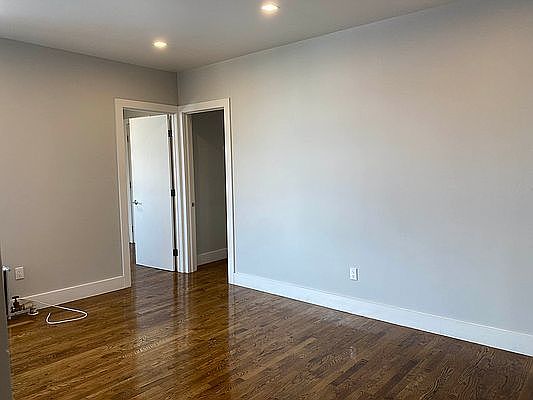 3rd image of 126 E 103rd St APT 26
