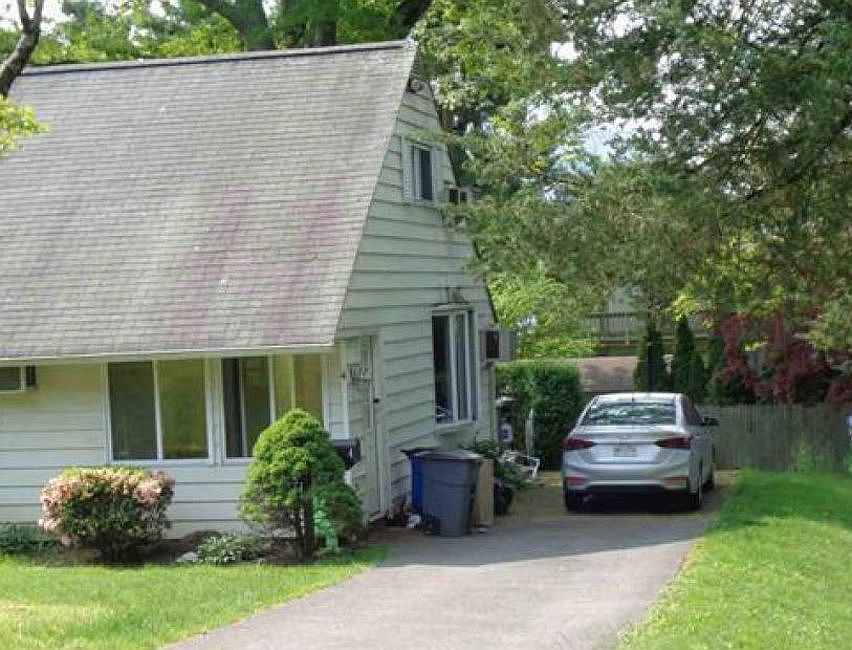 2nd image of 4 Sunset Rd