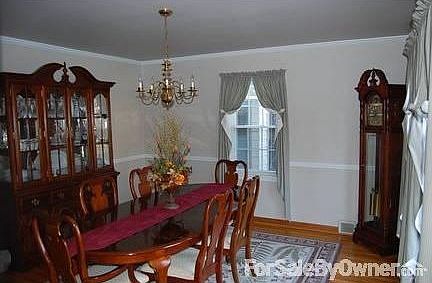 Formal didning room : Refinished hardwood floors