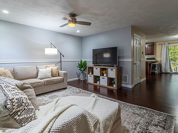 4th image of 20 Woodland Dr Unit 350