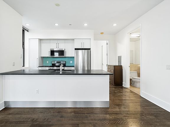 5th image of 4 Beacon Way APT 1202