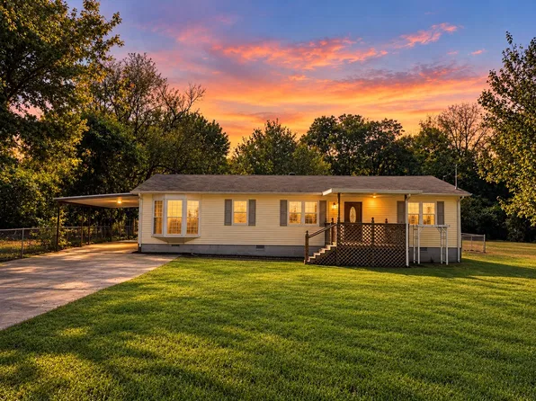 1020 Emerson St, Manchester, TN 37355