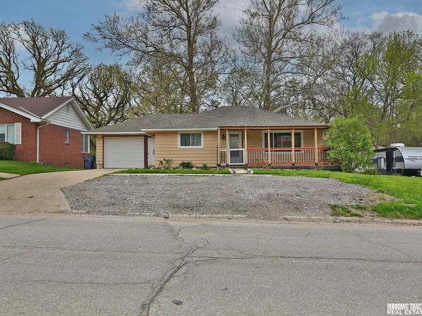 801 E Eldora Ave, Weeping Water, NE 68463