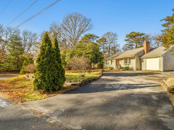 386 Bishops Ter, Barnstable, MA 02630