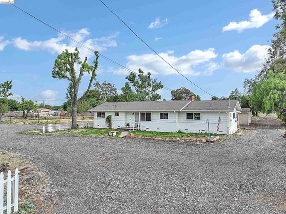 3rd image of 1791 Sunset Rd