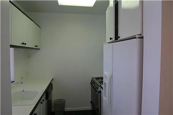 Sold by Domus Realty | media 10