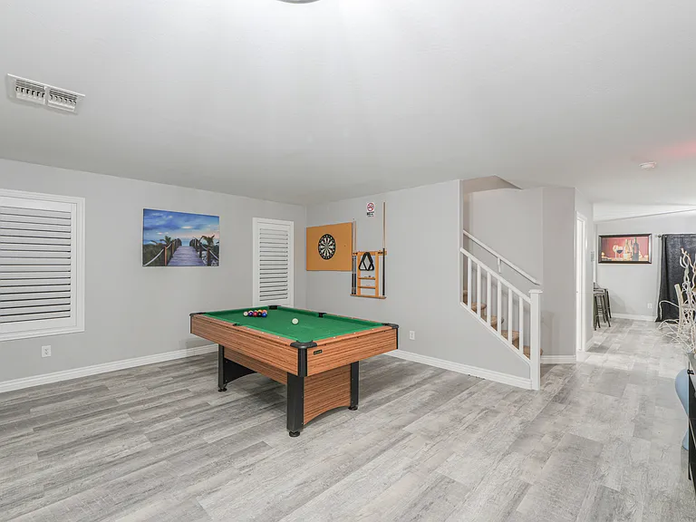 1235 W Castle Dr — Photo 2