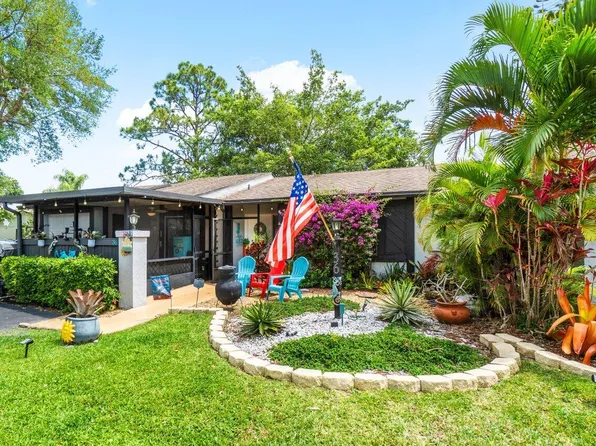 36 N Mahoris Drive, Royal Palm Beach, FL 33411