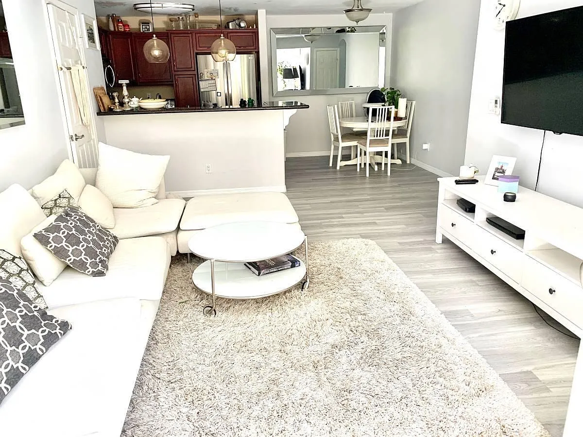 4 bed, 1096 sqft, $4,275 — Photo 2