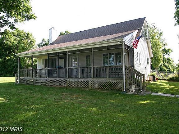 2nd image of 300 River Shore Ln