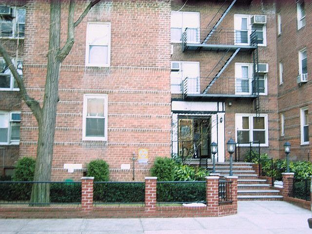 1st image of 22 Webster Ave APT 3C