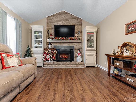4th image of 4390 Windsong Ln