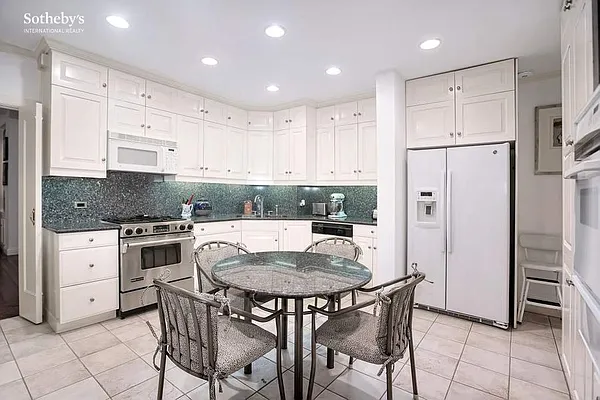 Sold by Sotheby's International Realty | media 19