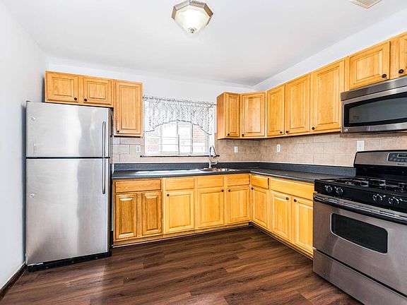 2nd image of 861 Swinton Ave