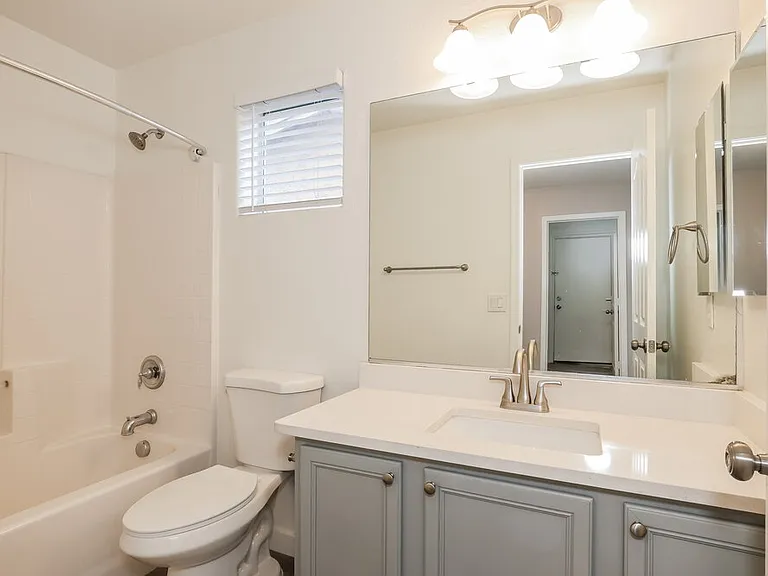 6628 W Monroe St — Photo 16