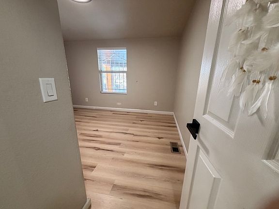 4th image of 2742 W Ellsworth Ave