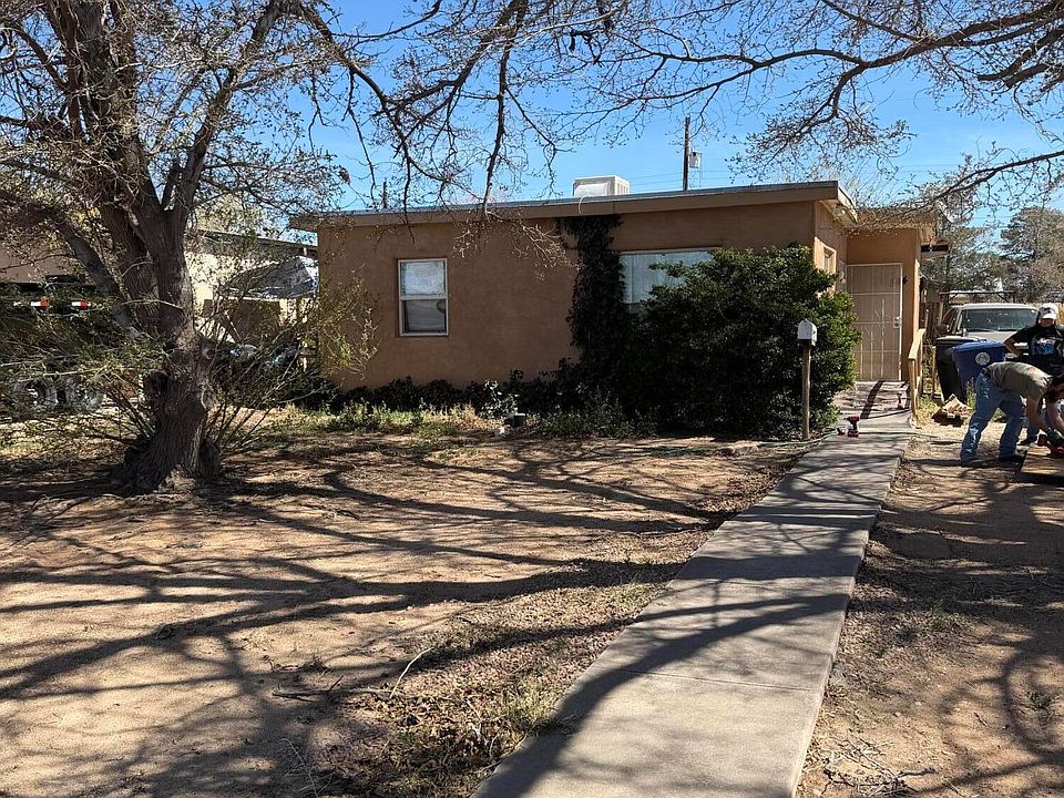 1st image of 844 Madeira Dr SE