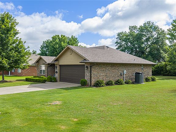 4th image of 1724 Riley Cir