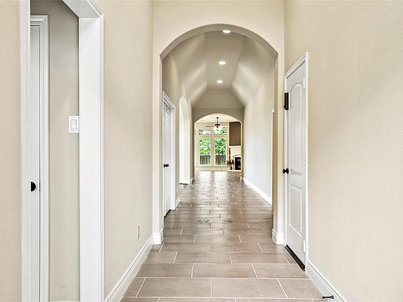 2nd image of 103 N Greatwood Glen Pl