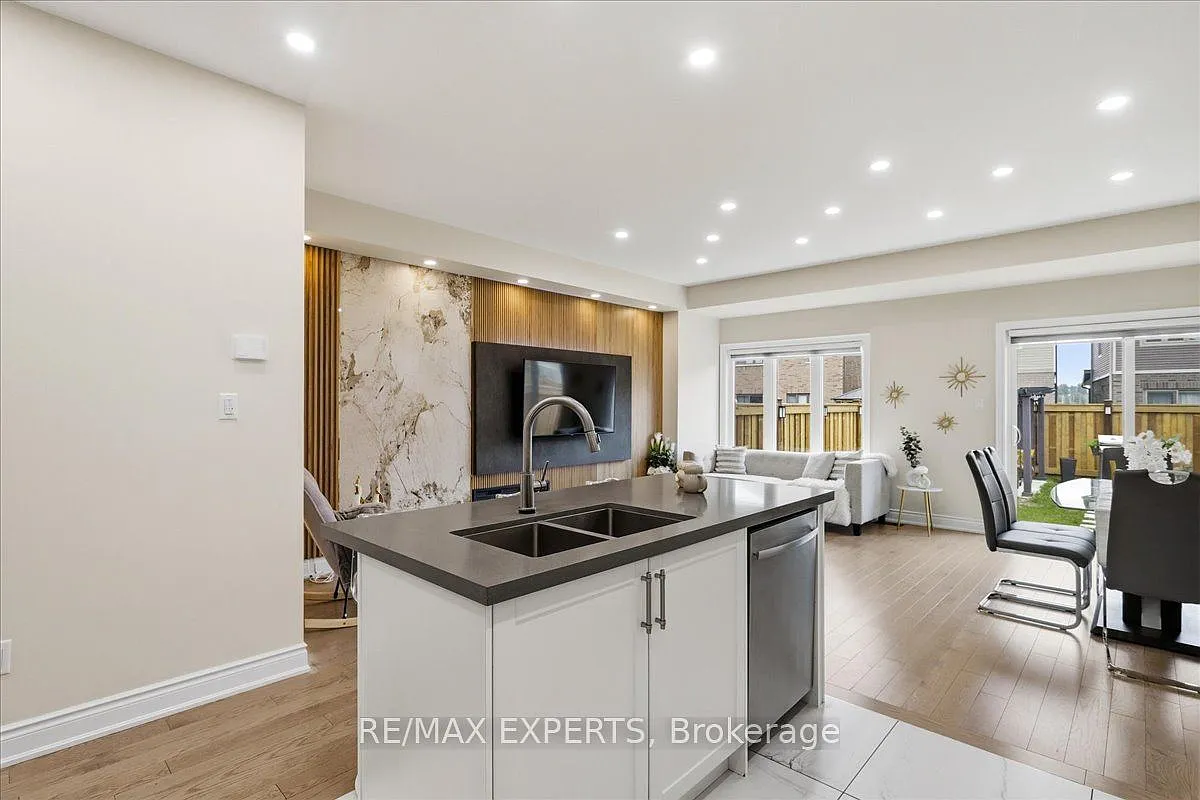 3 bed, $3,000 — Photo 1