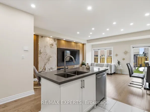 68 Lorne Thomas Pl, New Tecumseth, ON L9R 0V8