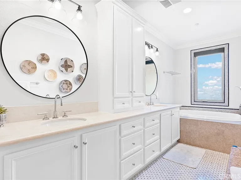 71 Vantis Dr — Photo 21