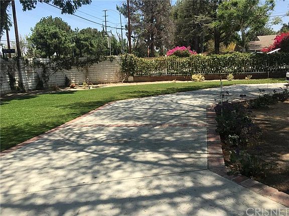 5th image of 8659 Oak Park Ave