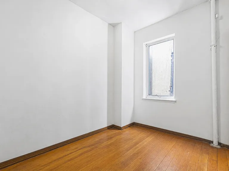 402 E 69th St #30 — Photo 6