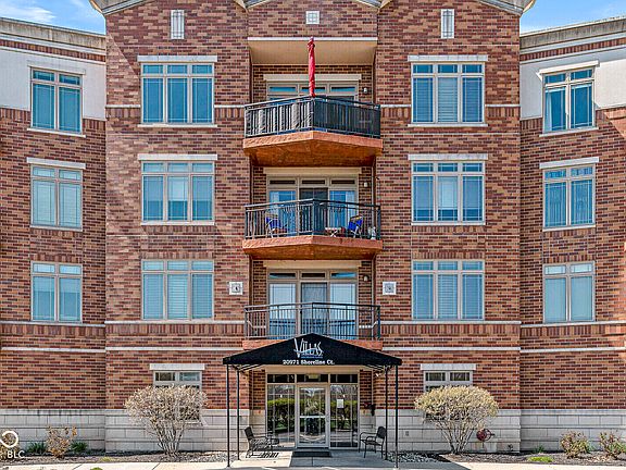 3rd image of 20971 Shoreline Ct APT 410