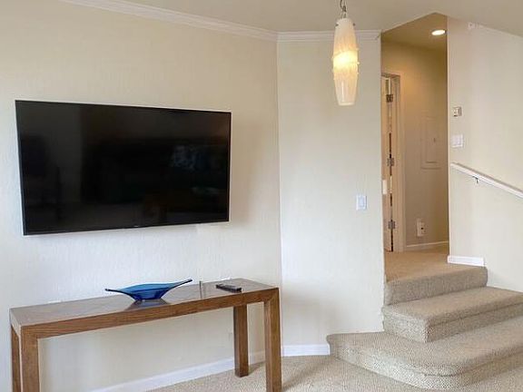 4th image of 210 Stockton Ave #B