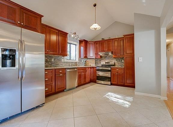 3rd image of 66 Cranston Ave
