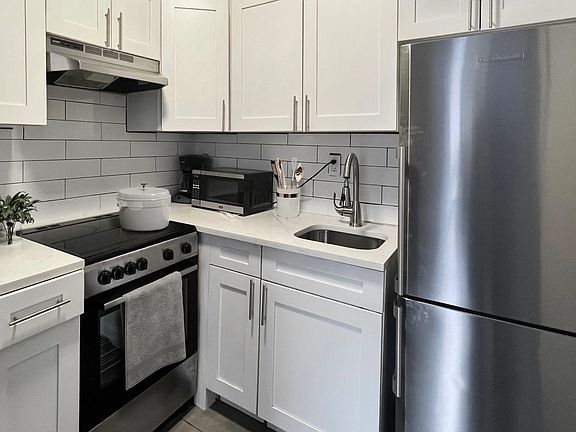 2nd image of 215 W 101st St #9L