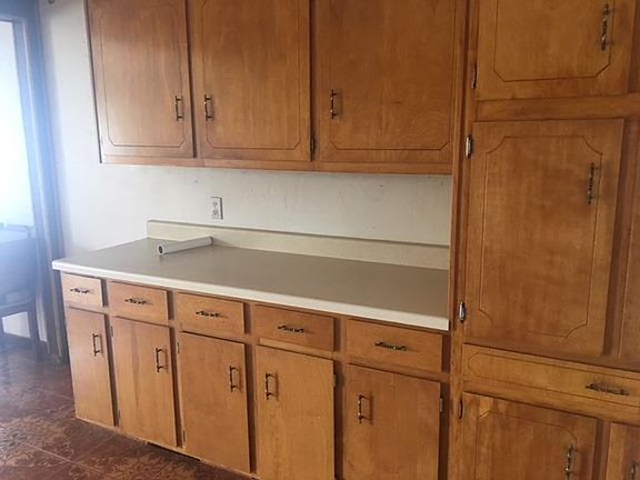 3rd image of 851 S Cain Ave