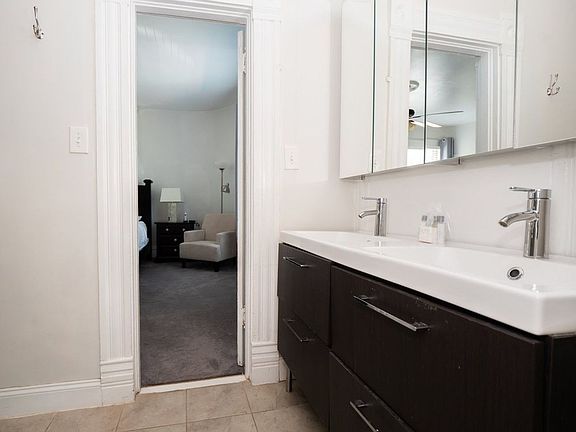 4th image of 5712 Howe St #H2