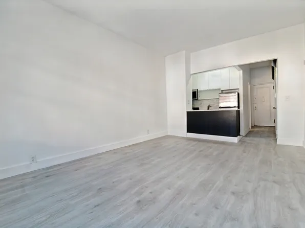 148 East 30th Street image 3 of 5