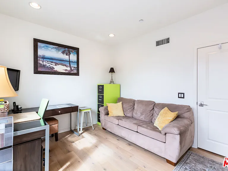 5547 Palm Dr — Photo 22