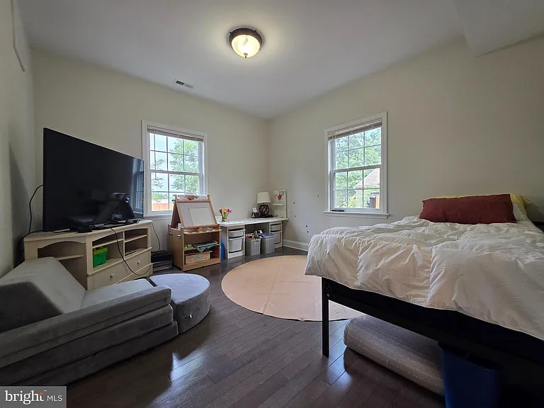 1138 S Harrison St — Photo 10