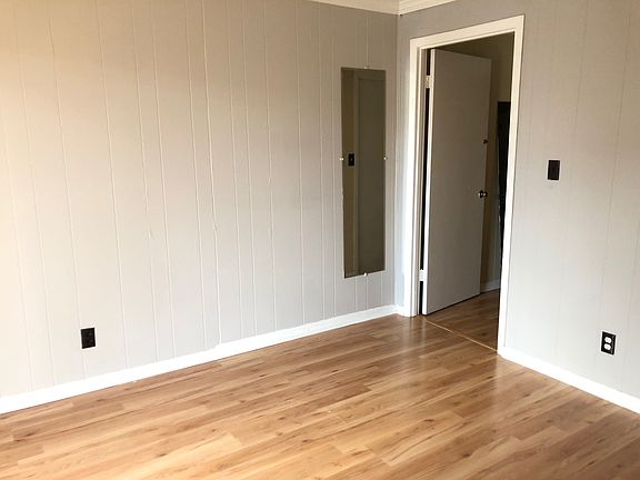 5th image of 218 E 41st St #B