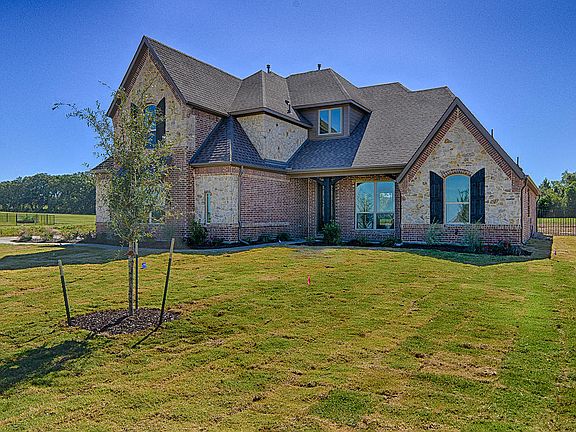 3rd image of 158 Sugartree Cir.