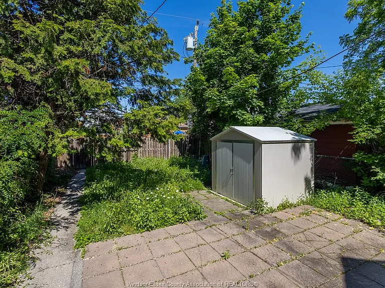 1630 Marentette Ave — Photo 19