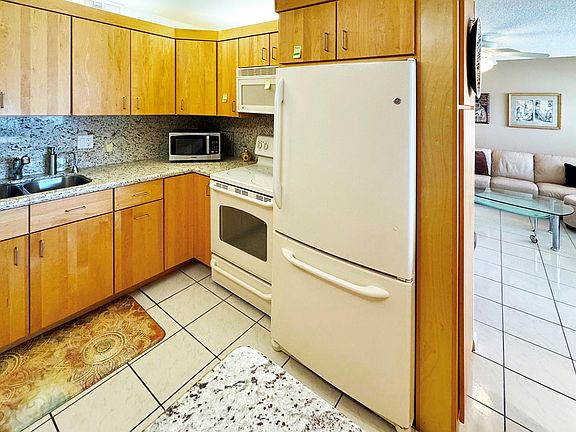 4th image of 322 Richmond C #322