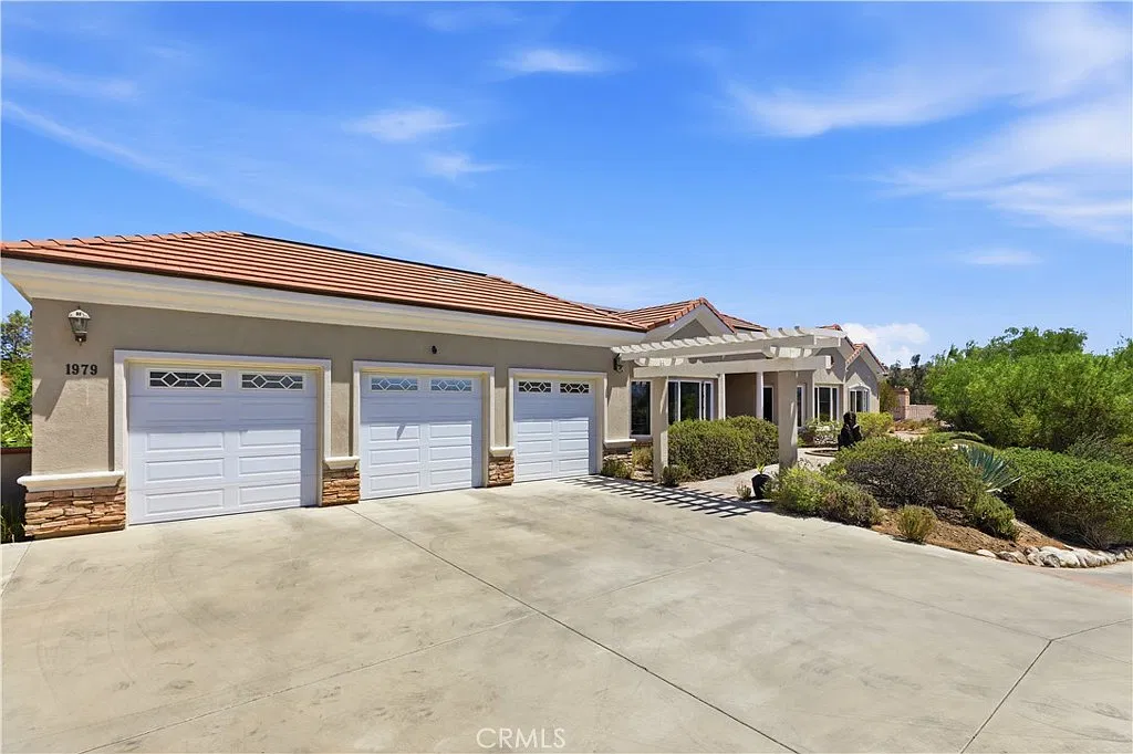 5 bed, 5.5 bath, 4939 sqft, $5,000 — Photo 3