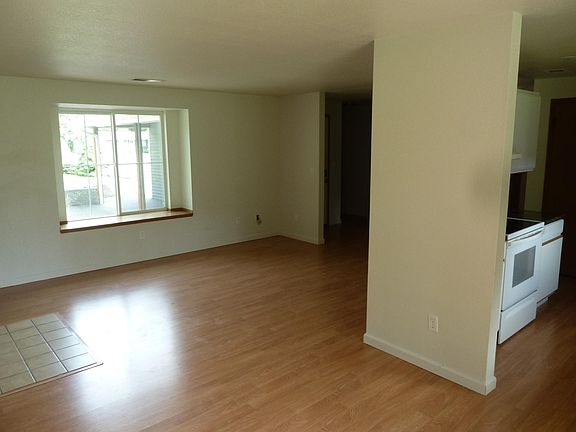 5th image of 3418 107th St NW
