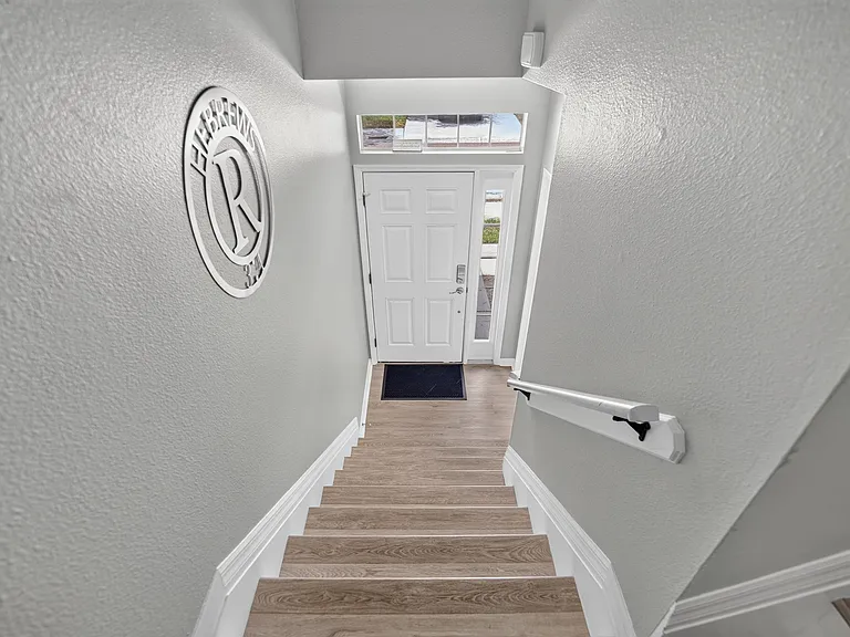 6746 Breezy Palm Dr — Photo 2
