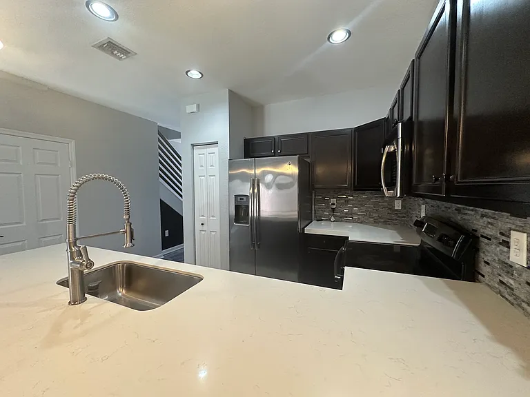 3211 SE 6th St — Photo 28