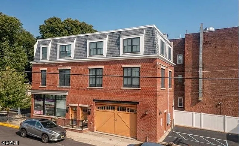 2 bed, 1.5 bath, $3,125 — Photo 2
