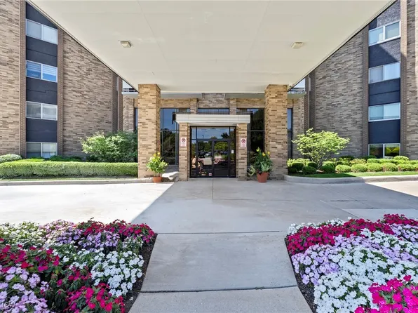 2202 Acacia Park Dr APT 2208, Lyndhurst, OH 44124