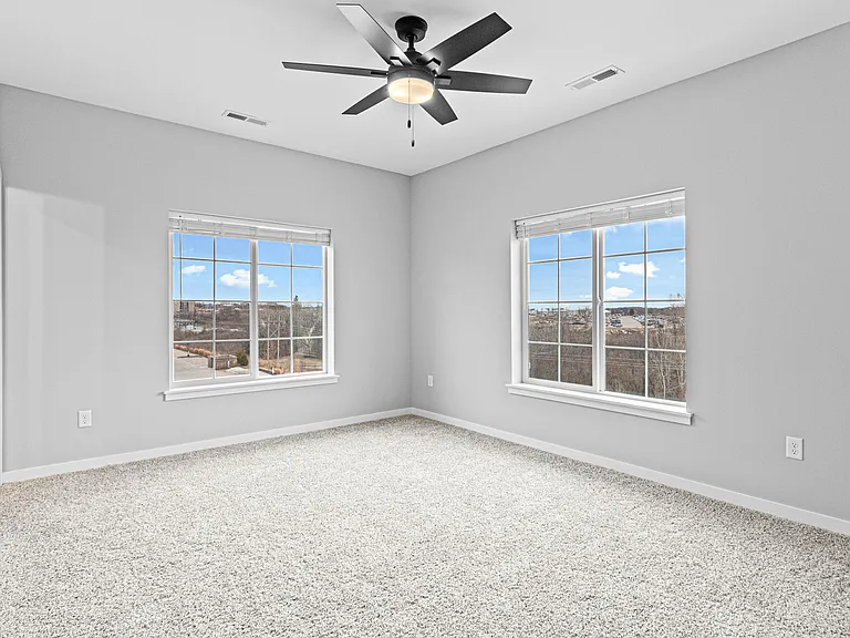 Spring Rose Cir — Photo 39